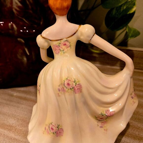 Elegant Porcelain Figurine with Floral Accents DANCING LADY 8 INCHES - Picture 5 of 8